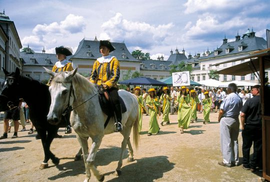 Der Festumzug erreicht Pillnitz 