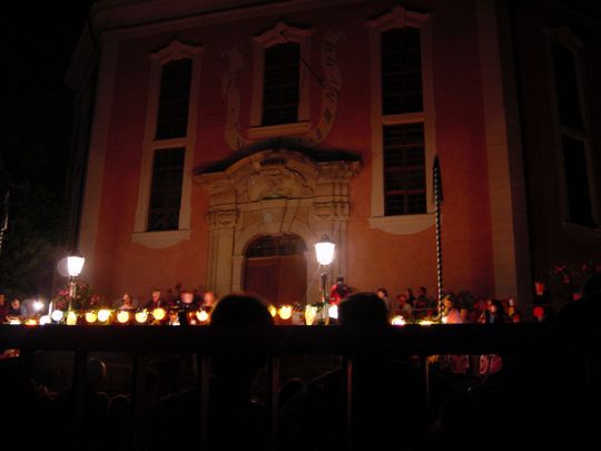 Zündet Lichter! Hier vor der Loschwitzer Kirche 