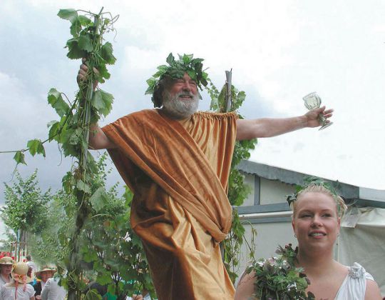 Der Bacchus! Was machten wir bei einem Fest nur ohne den Bacchus! 