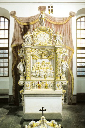 Der restaurierte Altar in der Weinbergkirche 