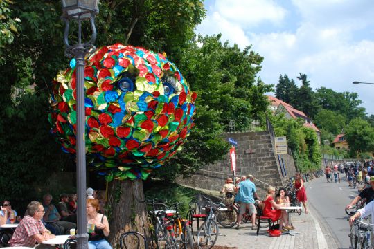 Der »Zaubertraumbaum« – gleich daneben gab es den besten Kaffee des Elbhangfests 