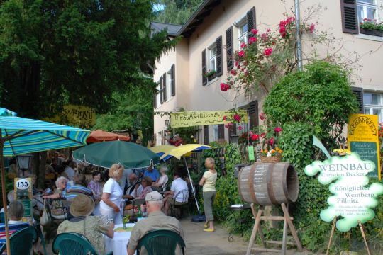 Das Fest bei Wein genießen – hier beim Weinbau Christian Decker 